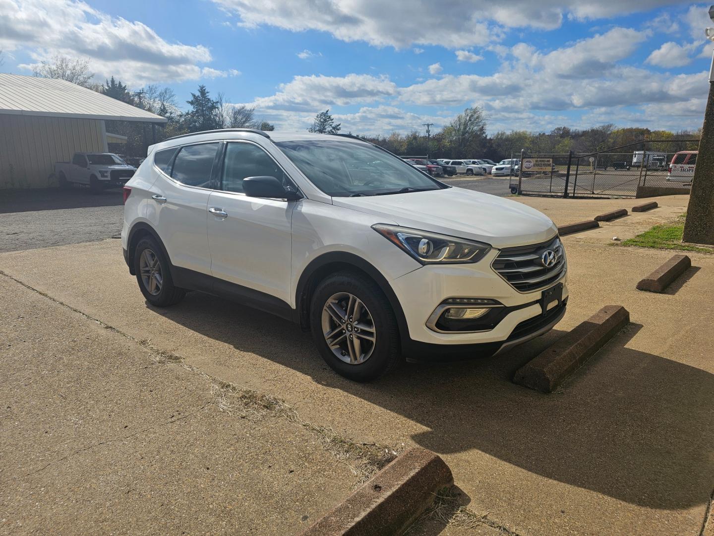 2017 WHITE Hyundai Santa Fe Sport 2.4 FWD (5NMZU3LB8HH) with an 2.4L L4 DOHC 16V engine, 6A transmission, located at 533 S Seven Points BLVD, Seven Points, TX, 75143, (430) 255-4030, 32.313999, -96.209351 - Photo#1